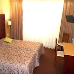 Hotell Logis & Restaurant Le Cheval Blanc Et Clovis