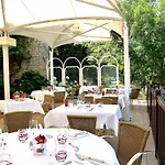 Logis & Restaurant Le Cheval Blanc Et Clovis Vouillé