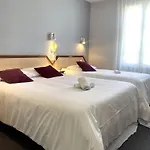 Hotell Logis & Restaurant Le Cheval Blanc Et Clovis Vouillé
