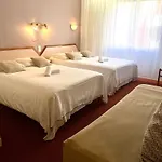 Logis & Restaurant Le Cheval Blanc Et Clovis Hotell Vouillé