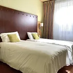 Logis & Restaurant Le Cheval Blanc Et Clovis Hotell