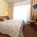 Hotell Logis & Restaurant Le Cheval Blanc Et Clovis 3*