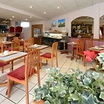 Hotell Logis & Restaurant Le Cheval Blanc Et Clovis Vouillé