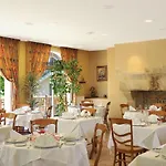 Logis & Restaurant Le Cheval Blanc Et Clovis 3*