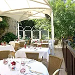 Hotell Logis & Restaurant Le Cheval Blanc Et Clovis Vouillé