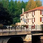 Logis & Restaurant Le Cheval Blanc Et Clovis Vouillé