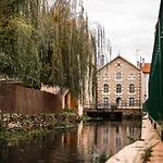 Hotell Logis & Restaurant Le Cheval Blanc Et Clovis Vouillé