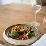 Logis & Restaurant Le Cheval Blanc Et Clovis Vouillé