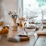 Logis & Restaurant Le Cheval Blanc Et Clovis Hotell Vouillé