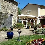 Logis & Restaurant Le Cheval Blanc Et Clovis Hotell 3*