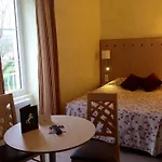 Logis & Restaurant Le Cheval Blanc Et Clovis Hotell 3*