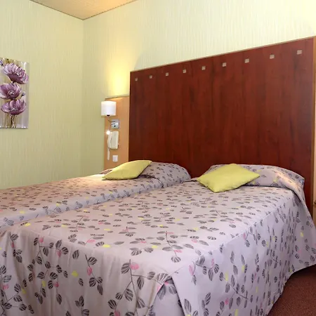 Logis & Restaurant Le Cheval Blanc Et Clovis 3*