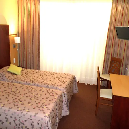 מלון Logis & Restaurant Le Cheval Blanc Et Clovis