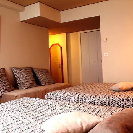 מלון Logis & Restaurant Le Cheval Blanc Et Clovis