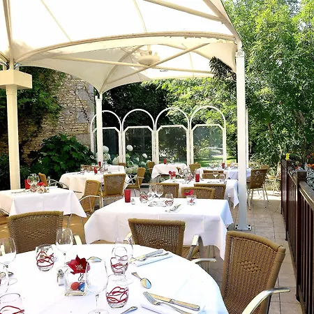 Logis & Restaurant Le Cheval Blanc Et Clovis Vouillé