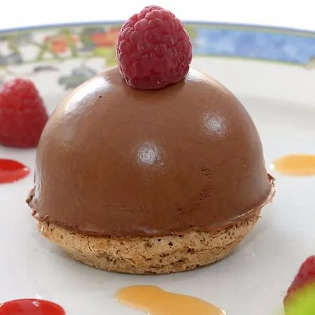 Hotel Logis & Restaurant Le Cheval Blanc Et Clovis Vouillé