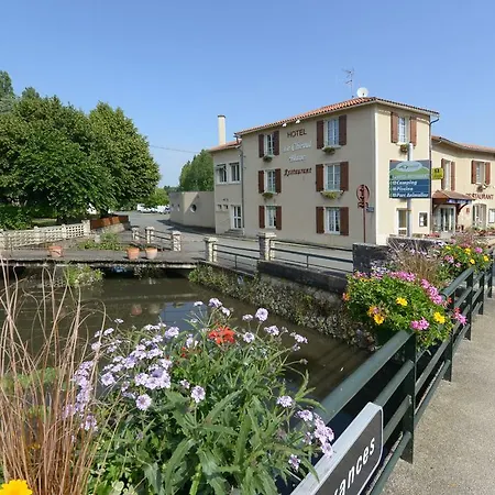 Logis & Restaurant Le Cheval Blanc Et Clovis 3* Vouillé