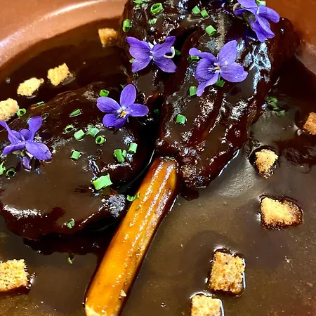 Hotel Logis & Restaurant Le Cheval Blanc Et Clovis Vouille (Vienne)