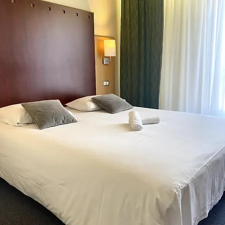 Logis & Restaurant Le Cheval Blanc Et Clovis