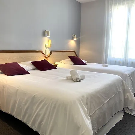 מלון Logis & Restaurant Le Cheval Blanc Et Clovis Vouillé