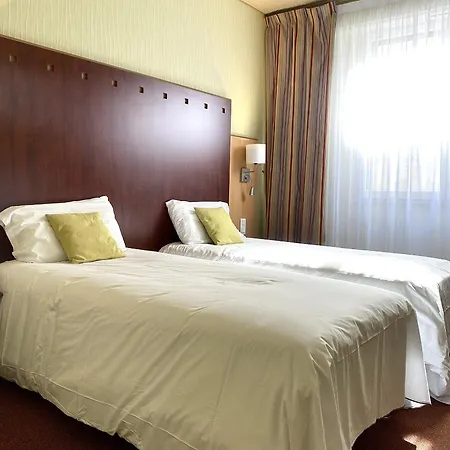 Logis & Restaurant Le Cheval Blanc Et Clovis Hotel