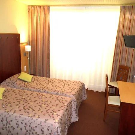 מלון Logis & Restaurant Le Cheval Blanc Et Clovis 3*