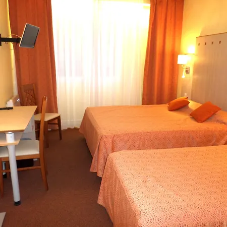 Logis & Restaurant Le Cheval Blanc Et Clovis 3* Vouillé