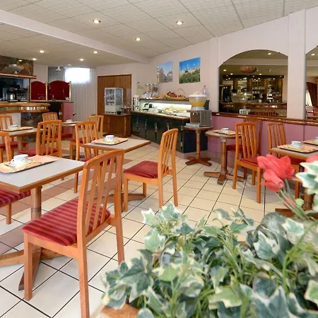 מלון Logis & Restaurant Le Cheval Blanc Et Clovis Vouillé