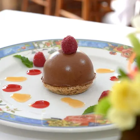 Logis & Restaurant Le Cheval Blanc Et Clovis Vouille (Vienne)