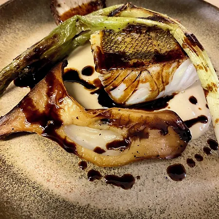 Logis & Restaurant Le Cheval Blanc Et Clovis فندق 3*