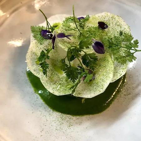 فندق Logis & Restaurant Le Cheval Blanc Et Clovis 3*