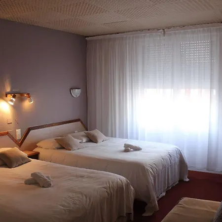 Logis & Restaurant Le Cheval Blanc Et Clovis Vouillé