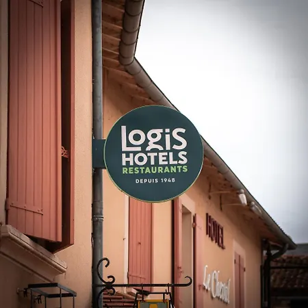 מלון Logis & Restaurant Le Cheval Blanc Et Clovis