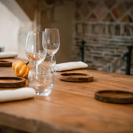 Logis & Restaurant Le Cheval Blanc Et Clovis מלון Vouillé