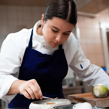 מלון Logis & Restaurant Le Cheval Blanc Et Clovis 3*