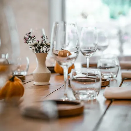 Logis & Restaurant Le Cheval Blanc Et Clovis מלון Vouillé
