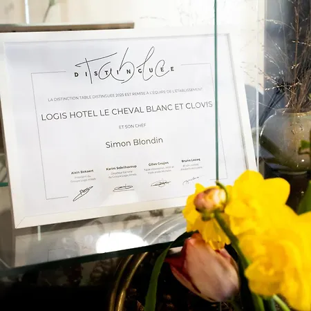 Logis & Restaurant Le Cheval Blanc Et Clovis 3*