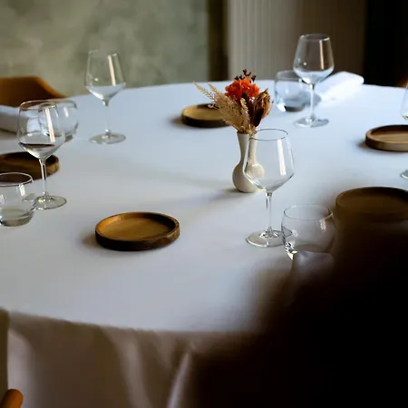 Logis & Restaurant Le Cheval Blanc Et Clovis 3*