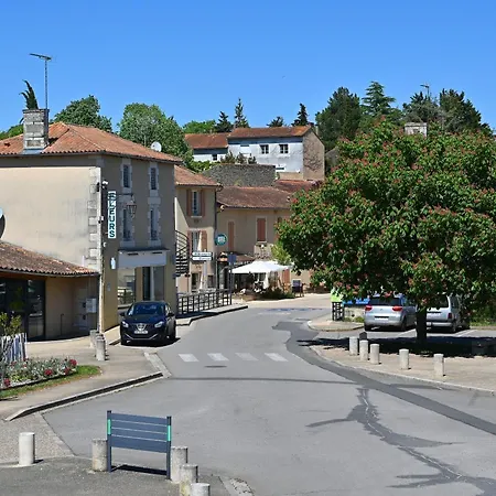 Logis & Restaurant Le Cheval Blanc Et Clovis Hotel 3*