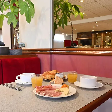 מלון Logis & Restaurant Le Cheval Blanc Et Clovis Vouillé