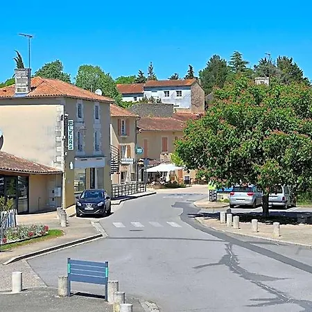 Hotel Logis & Restaurant Le Cheval Blanc Et Clovis Vouillé