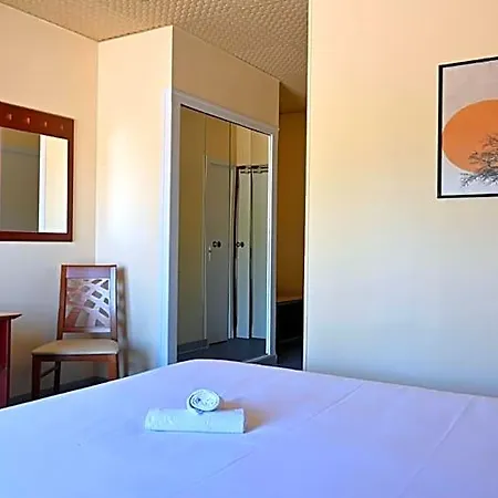 Logis & Restaurant Le Cheval Blanc Et Clovis Hotel