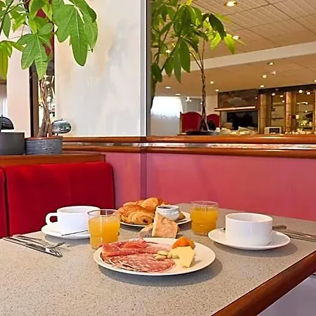 Logis & Restaurant Le Cheval Blanc Et Clovis Hotel