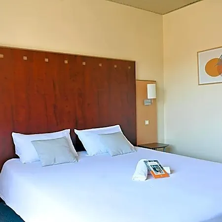 Logis & Restaurant Le Cheval Blanc Et Clovis 3*
