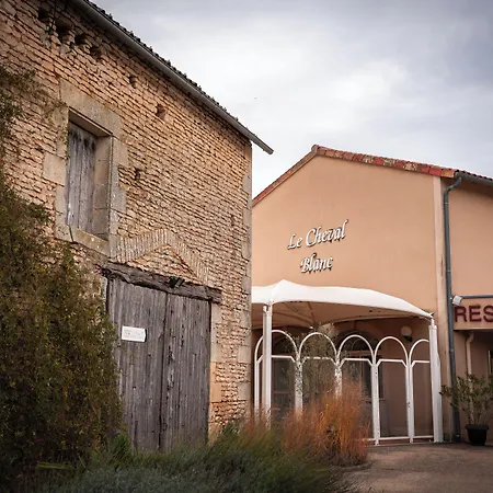 Logis & Restaurant Le Cheval Blanc Et Clovis Hotel