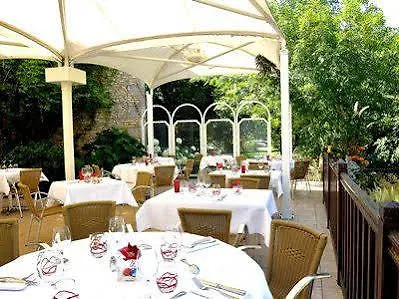 فندق Logis & Restaurant Le Cheval Blanc Et Clovis