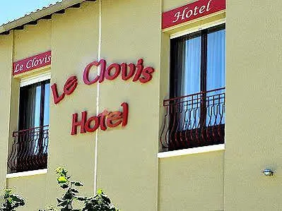 Отель Logis & Restaurant Le Cheval Blanc Et Clovis