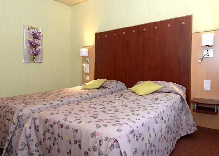 Logis & Restaurant Le Cheval Blanc Et Clovis 3*