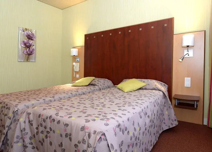 酒店 Logis & Restaurant Le Cheval Blanc Et Clovis