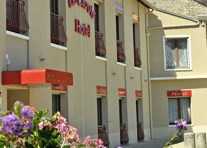 酒店 Logis & Restaurant Le Cheval Blanc Et Clovis